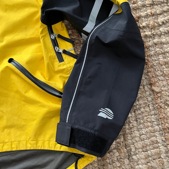Performance GORE-TEX Cycling Jacket – Men’s Large-Yellow/black – Made in Canada - Picture 8 of 10